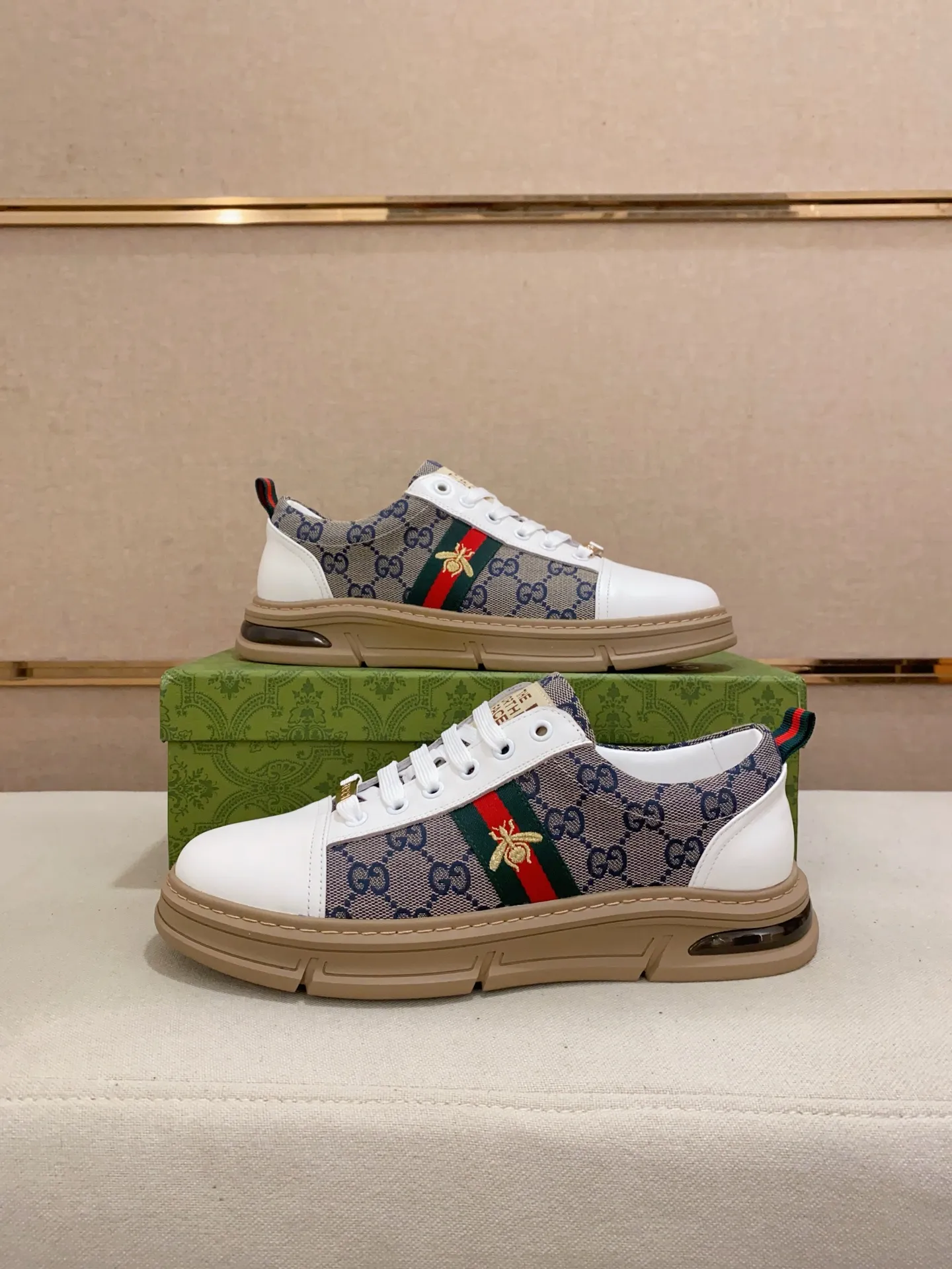 Men's clothing and shoes💰:400💰 (GUCCI) The latest model from the official website 🎁🎁Casual and fashionable men's shoes👟, hot style💥The version is simple and elegant, exclusive for trendy men. Unique latest brand elements from the official website👑Original decoration, fashionable and generous, the fabric is original cowhide ✅Sheepskin lining, the official website specifies wear-resistant casual outsole, the classic model is taken in kind at the counter🎬38-44 (45 is not returned or exchanged when customized)